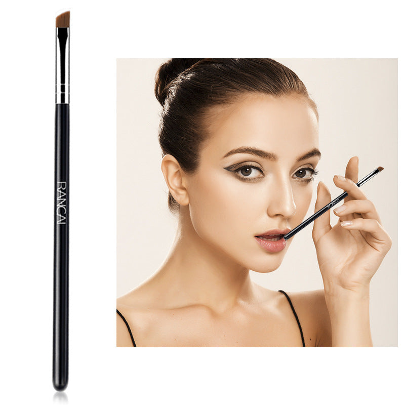 Single Smudge Oblique Eyebrow Brush
